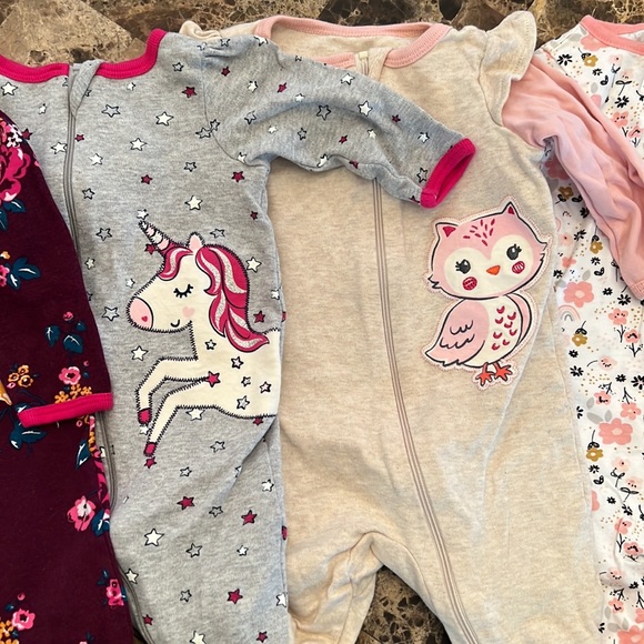 5 Gerber/wonder nation-Sleep & Play Outfits - Picture 3 of 4